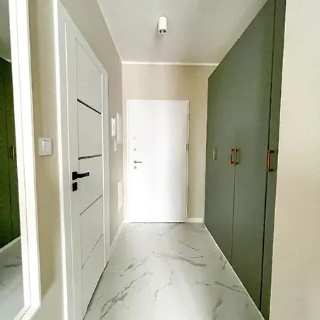 Superapart Omulewska - Parking, Wi-fi * Warsaw